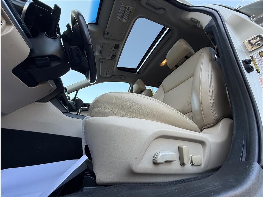 2015 Subaru Outback 3.6R Limited photo 9