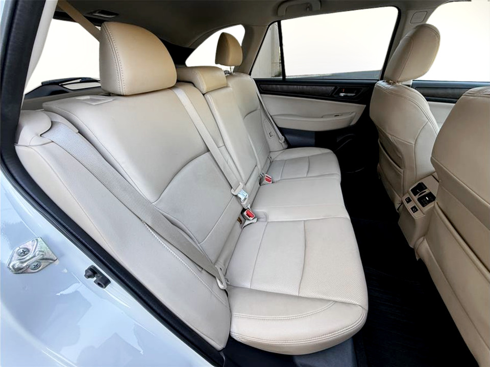 2015 Subaru Outback 3.6R Limited photo 16