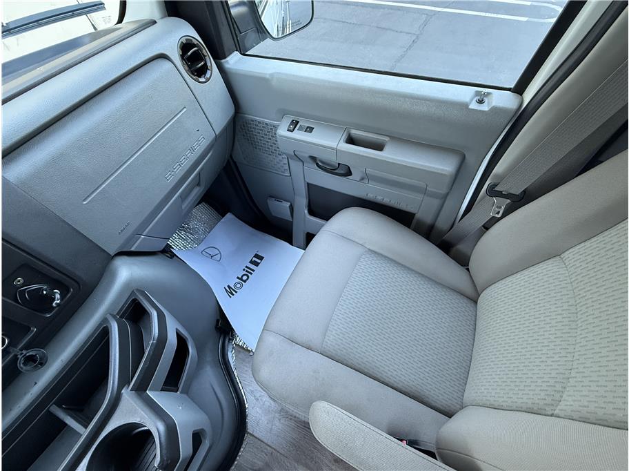 2014 Ford E-Series Econoline Wagon XLT - Photo 11