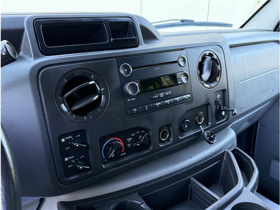 2014 Ford E-Series Econoline Wagon XLT - Photo 13