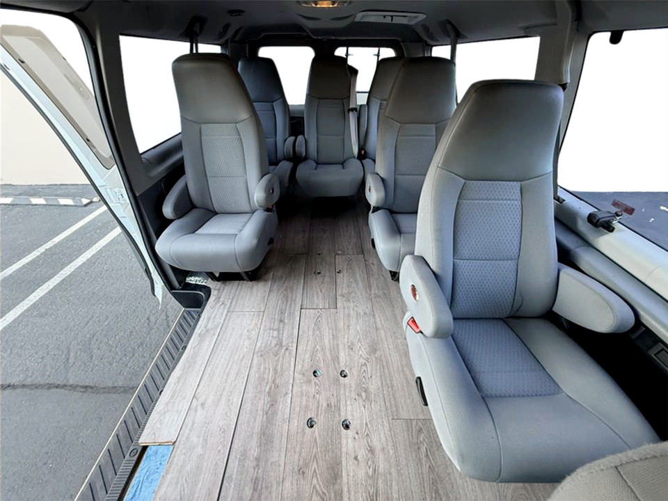 2014 Ford E-Series Econoline Wagon XLT - Photo 14