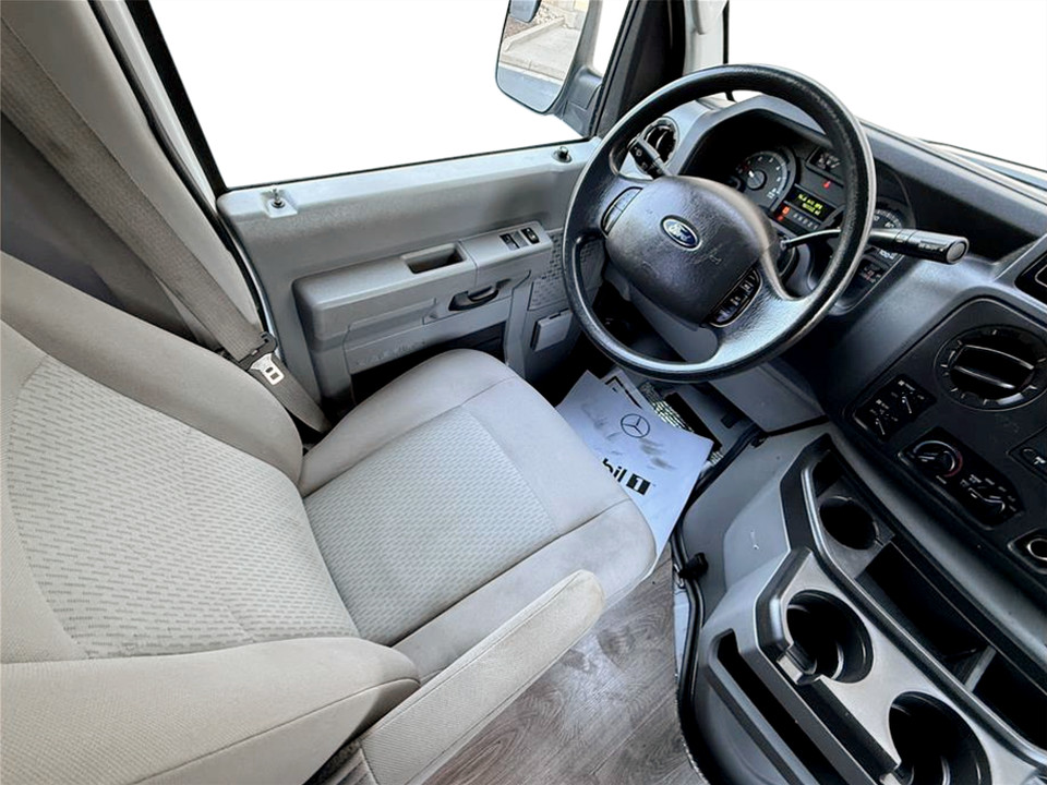 2014 Ford E-Series Econoline Wagon XLT - Photo 9