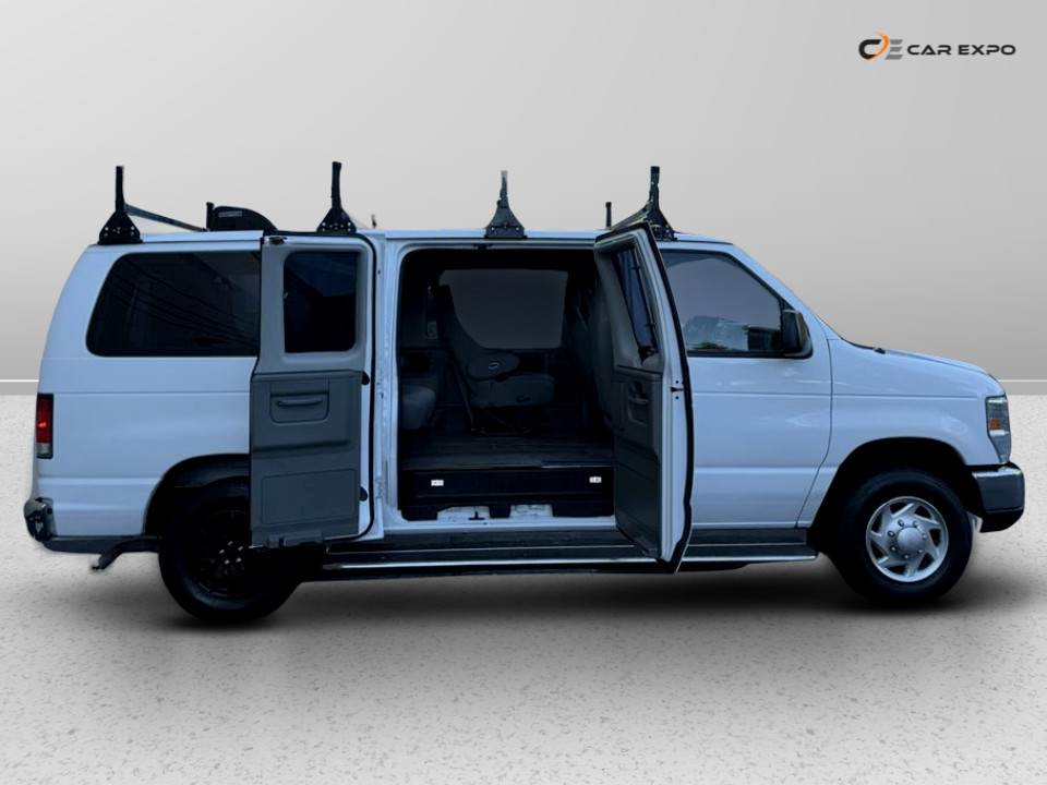 2014 Ford E-Series Econoline Wagon XLT - Photo 16