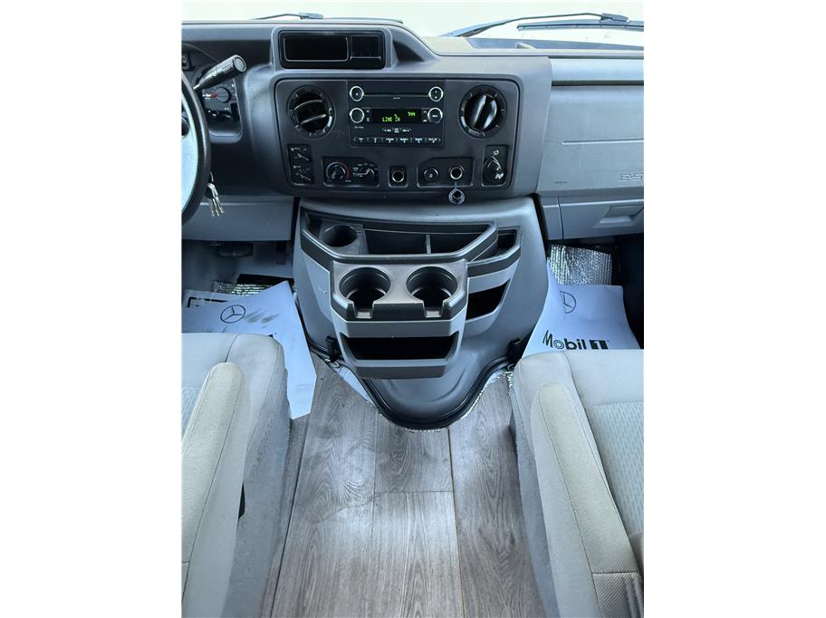2014 Ford E-Series Econoline Wagon XLT - Photo 10