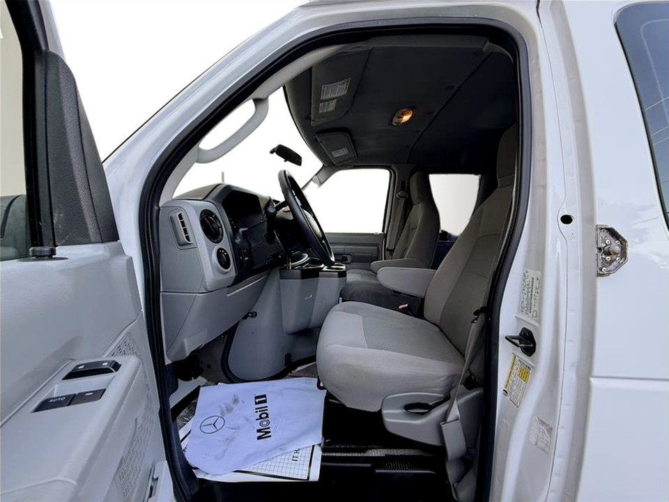 2014 Ford E-Series Econoline Wagon XLT - Photo 19
