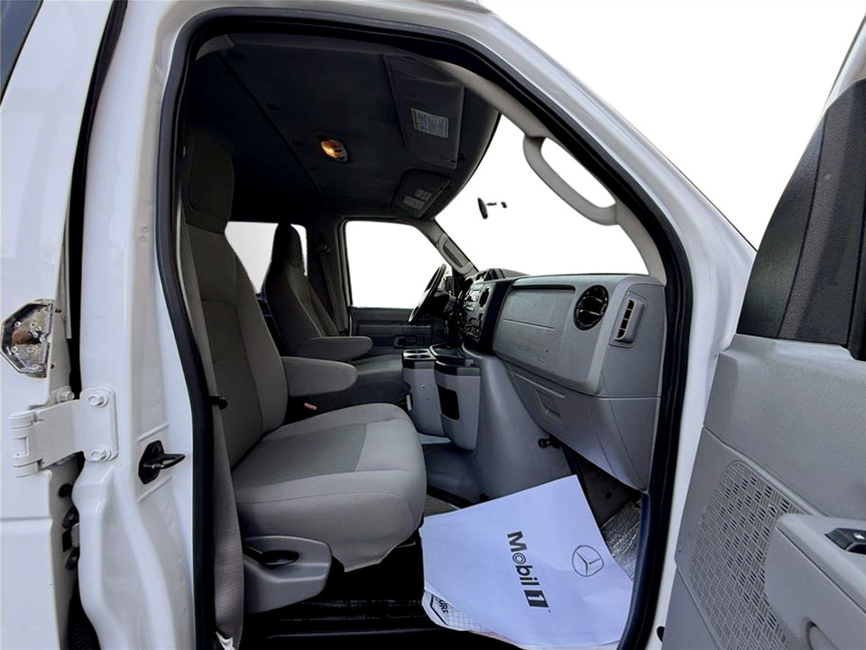 2014 Ford E-Series Econoline Wagon XLT - Photo 20