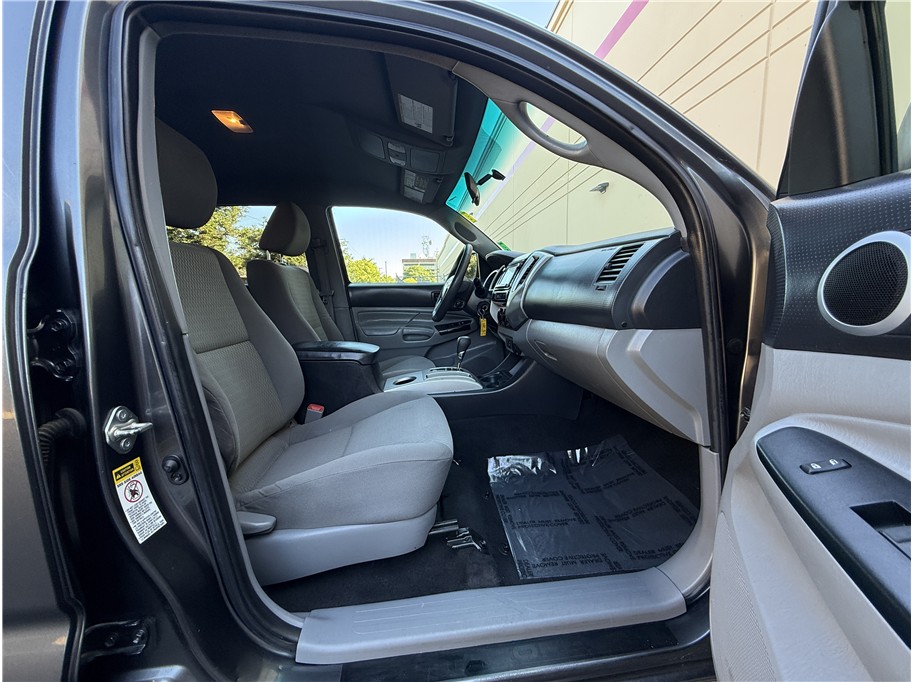 2014 Toyota Tacoma Double Cab PreRunner photo 13