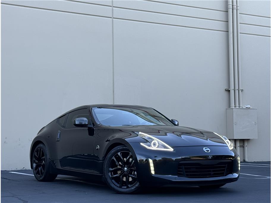 2017 Nissan 370Z photo 2