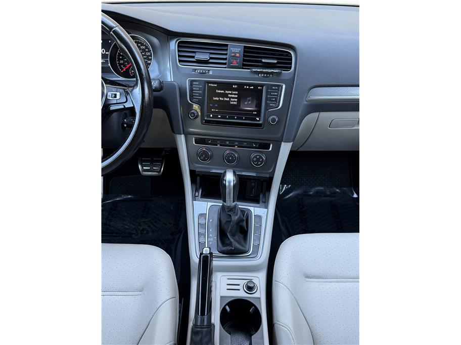 2017 Volkswagen Golf Alltrack TSI SE photo 9