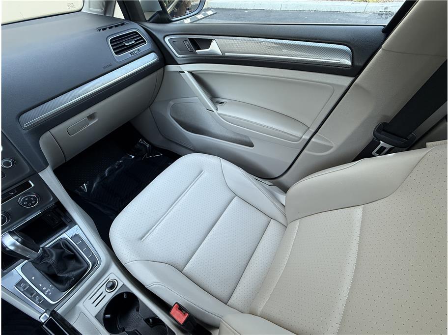 2017 Volkswagen Golf Alltrack TSI SE photo 10