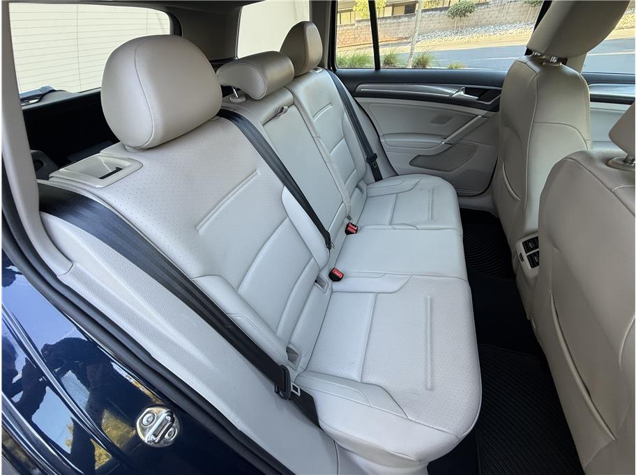 2017 Volkswagen Golf Alltrack TSI SE photo 16