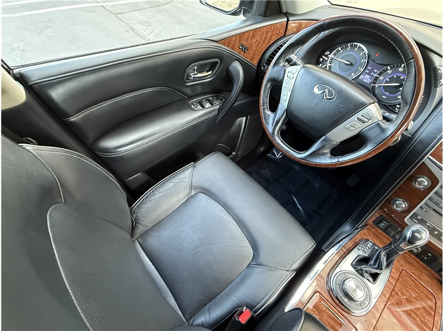 2019 Infiniti QX80 Luxe photo 9