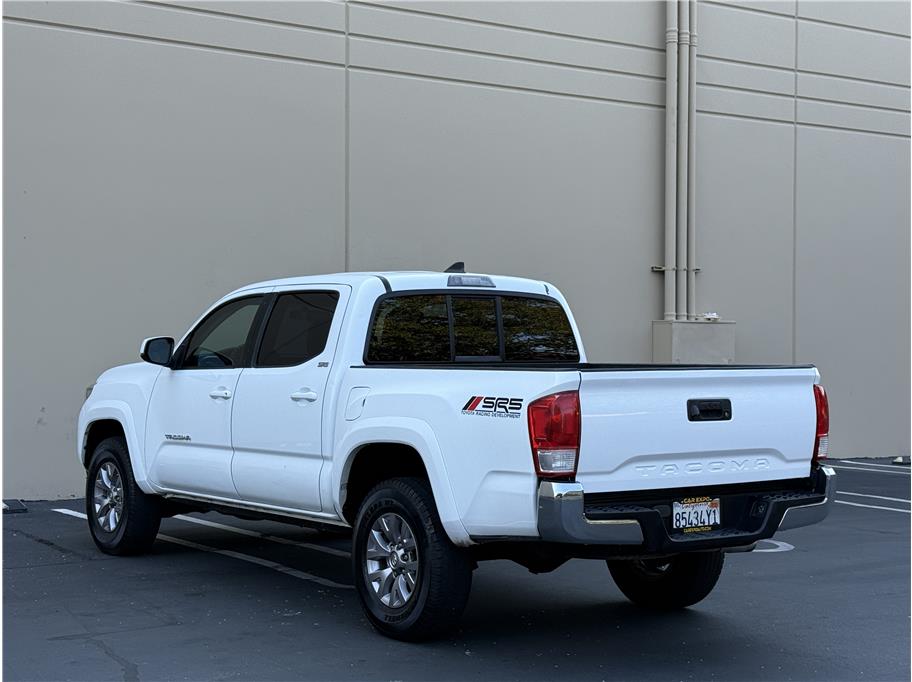2016 Toyota Tacoma Double Cab SR5 photo 4