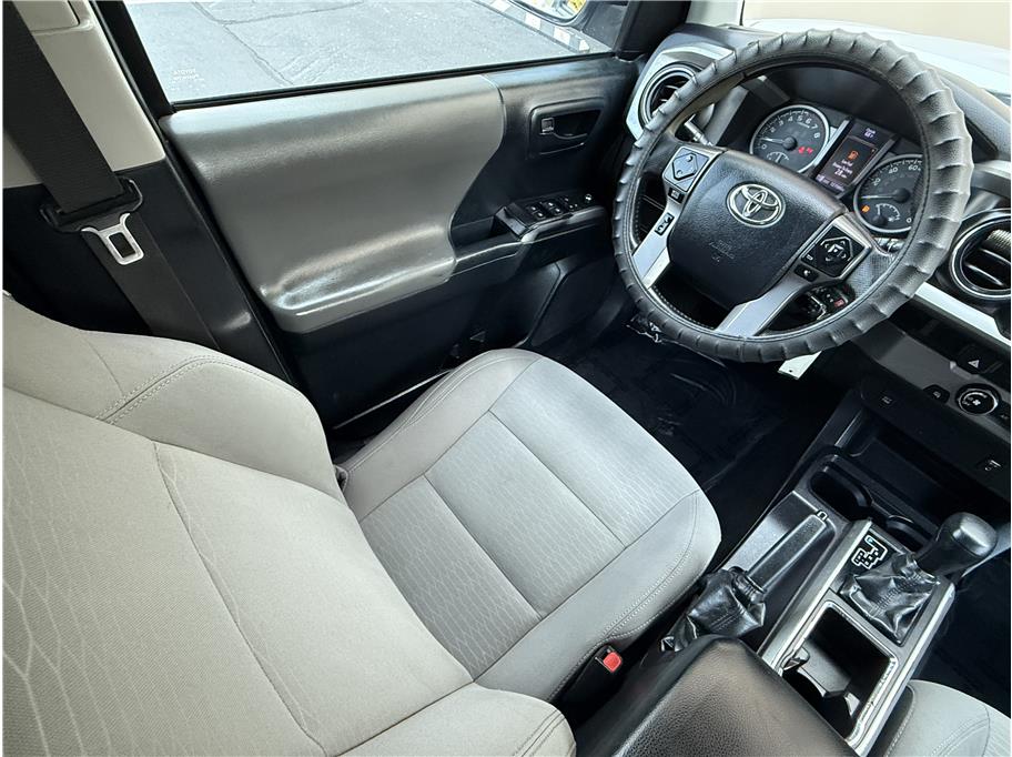 2016 Toyota Tacoma Double Cab SR5 photo 8