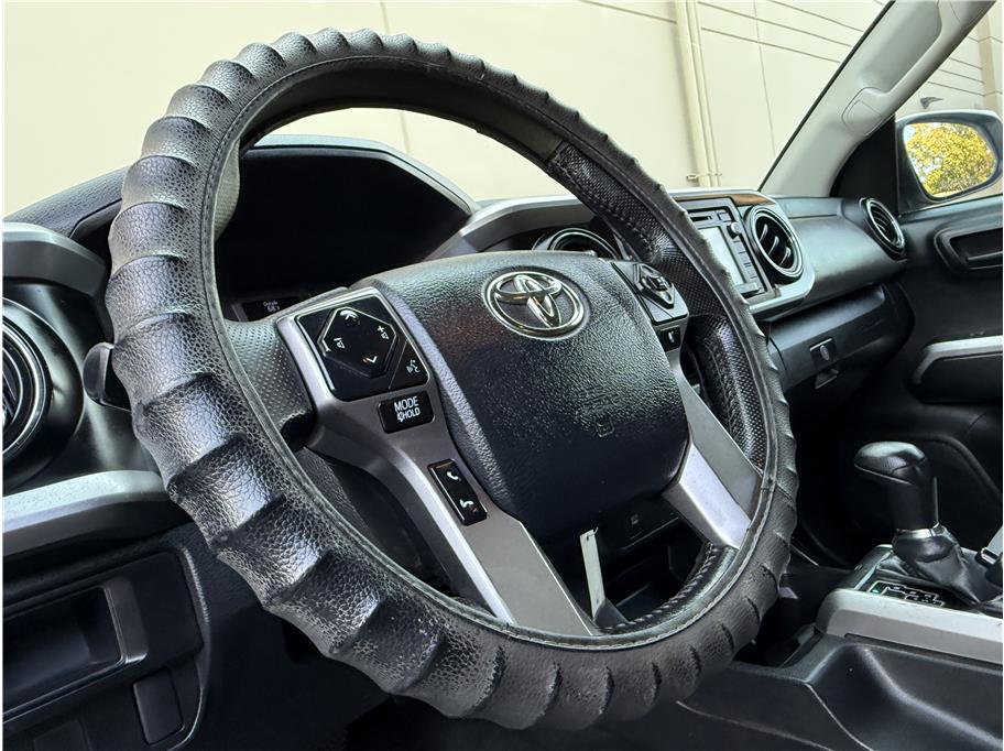 2016 Toyota Tacoma Double Cab SR5 photo 10