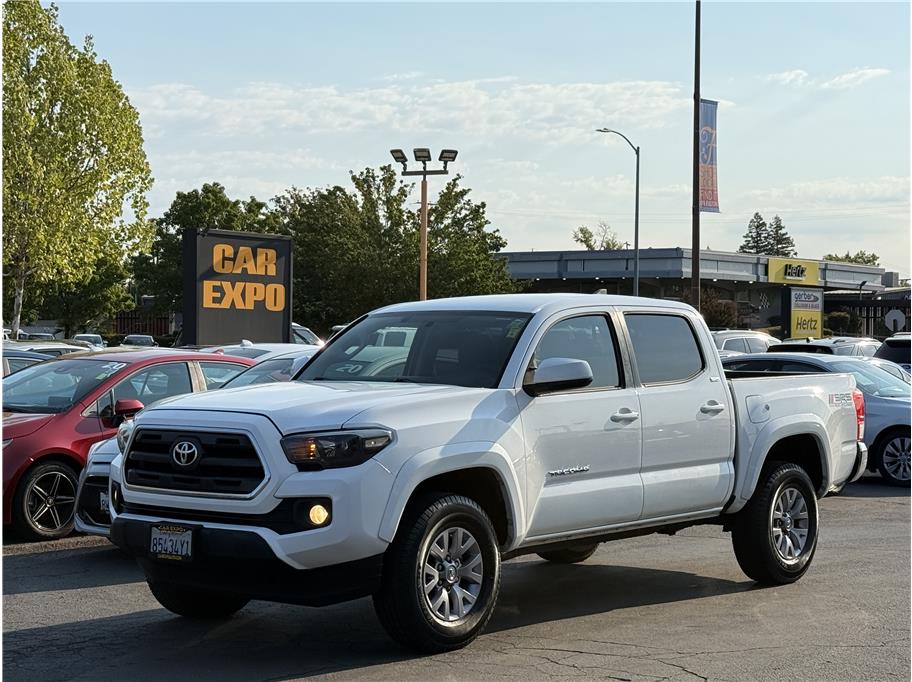 2016 Toyota Tacoma Double Cab SR5 photo 17