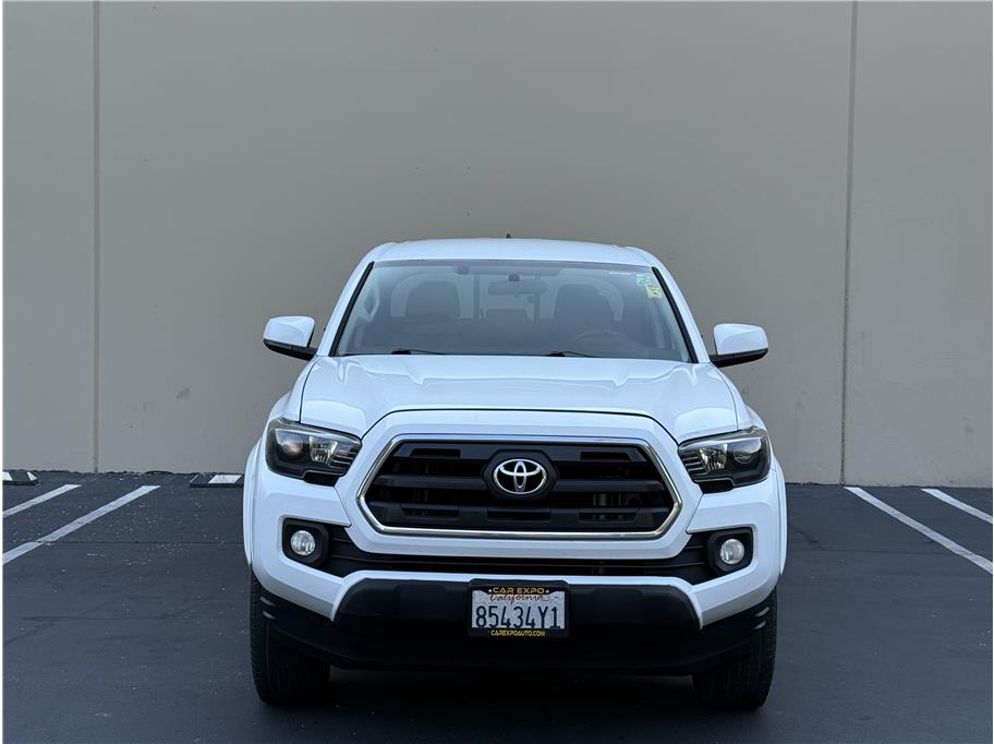 2016 Toyota Tacoma Double Cab SR5 photo 2
