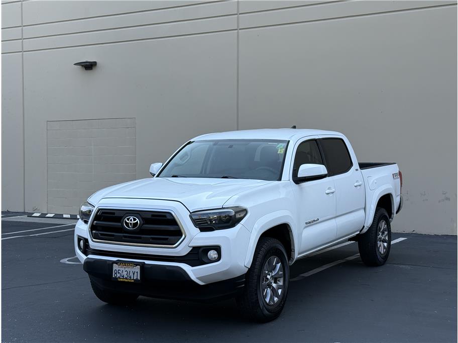 2016 Toyota Tacoma Double Cab SR5 photo 3