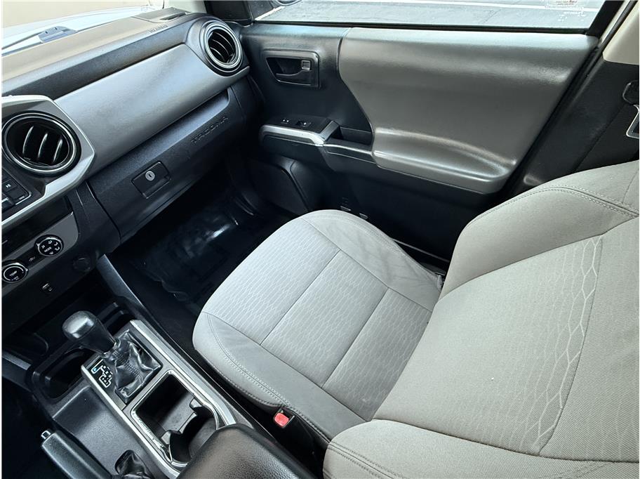 2016 Toyota Tacoma Double Cab SR5 photo 9