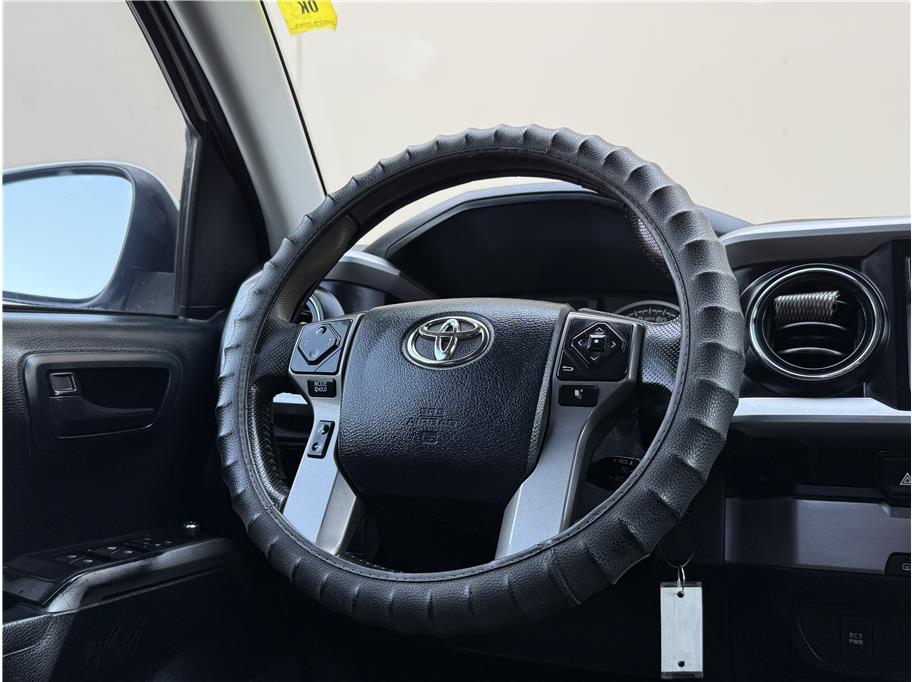 2016 Toyota Tacoma Double Cab SR5 photo 11