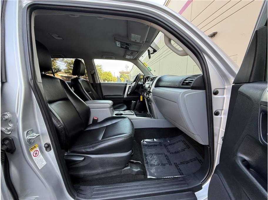2010 Toyota 4Runner SR5 Sport photo 13