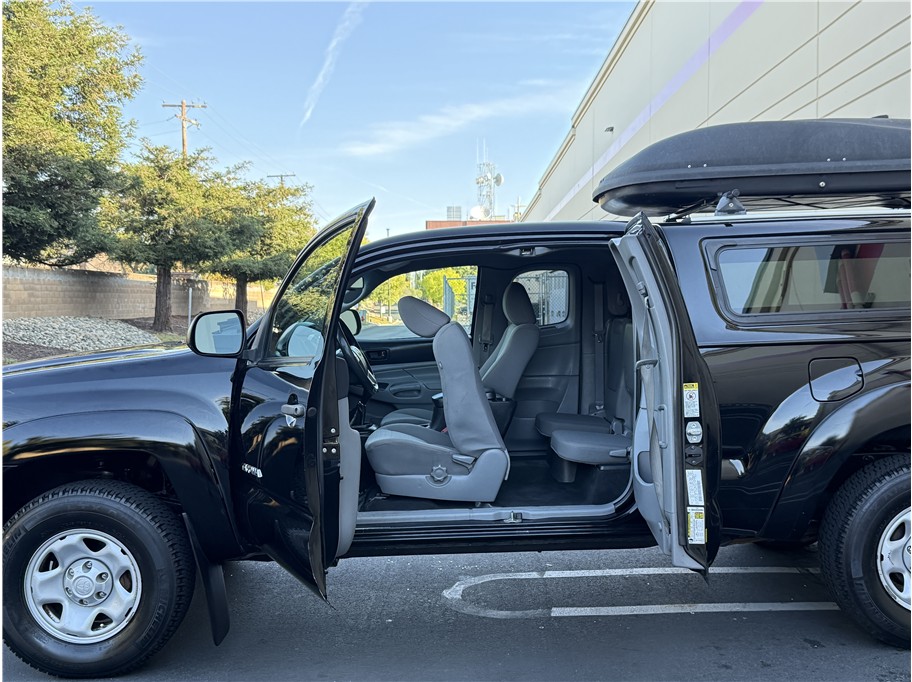 2013 Toyota Tacoma Access Cab SR5 photo 16