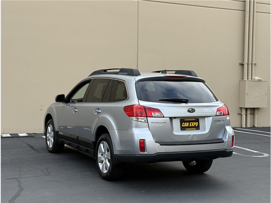 2012 Subaru Outback 2.5i Premium photo 3
