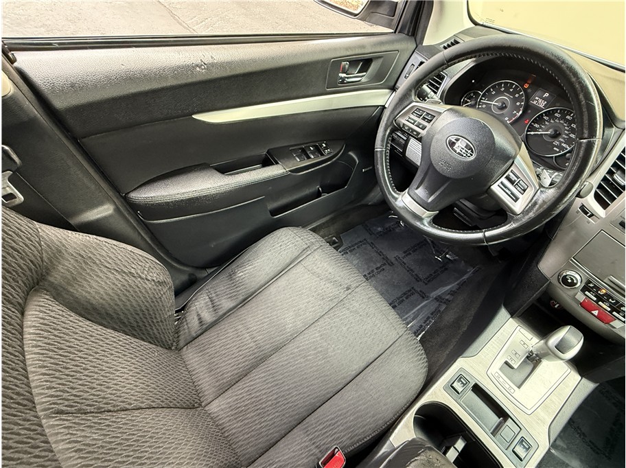 2012 Subaru Outback 2.5i Premium photo 7