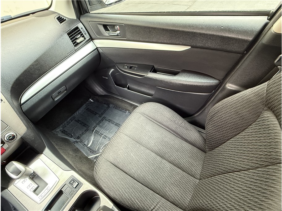 2012 Subaru Outback 2.5i Premium photo 9