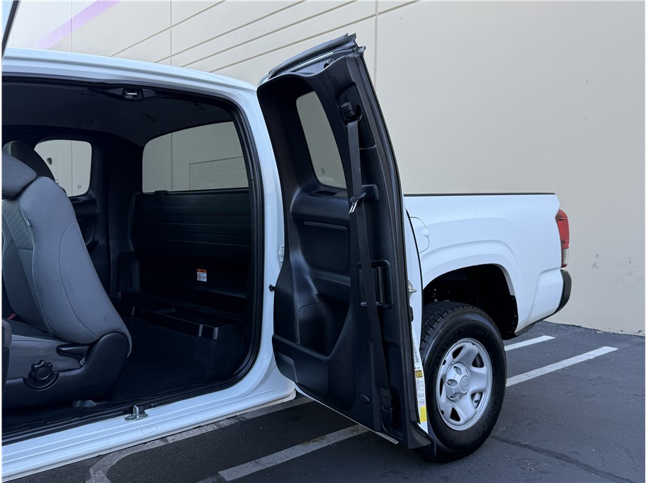 2020 Toyota Tacoma Access Cab SR photo 18