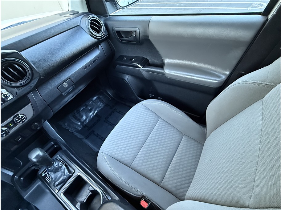 2020 Toyota Tacoma Access Cab SR photo 12