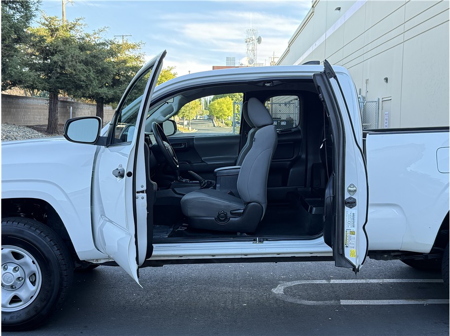 2020 Toyota Tacoma Access Cab SR photo 19
