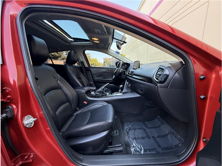 2015 Mazda Mazda3 Grand Touring Hatchback photo 23