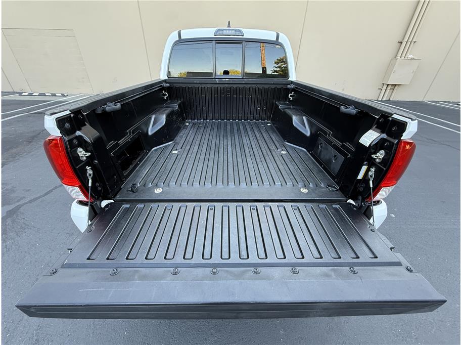 2017 Toyota Tacoma SR5 Sport TRD Pro photo 19