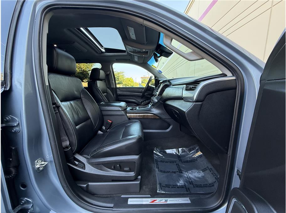 2016 Chevrolet Suburban LT photo 32