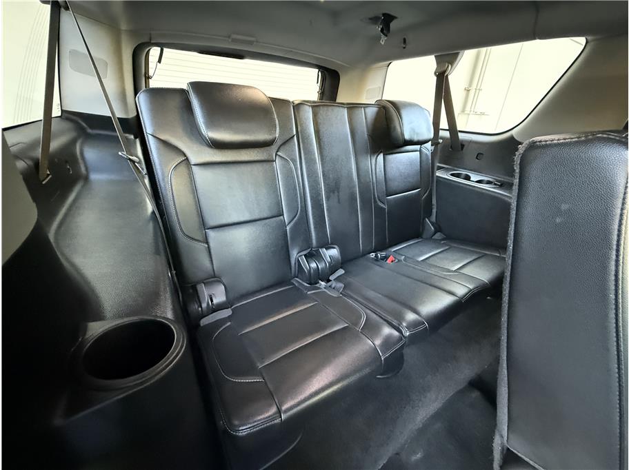 2016 Chevrolet Suburban LT photo 19