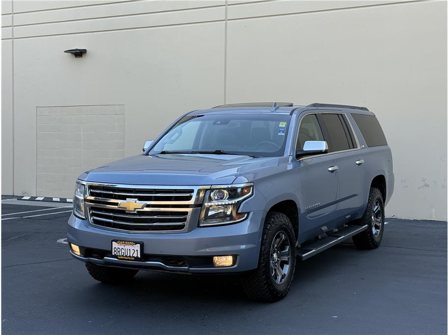 2016 Chevrolet Suburban LT photo 3