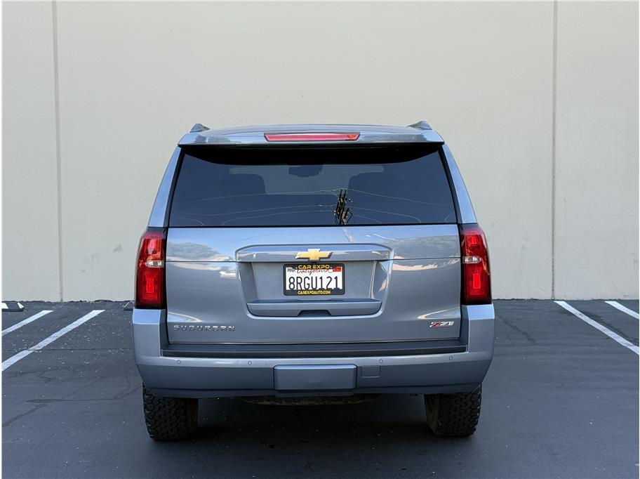 2016 Chevrolet Suburban LT photo 5