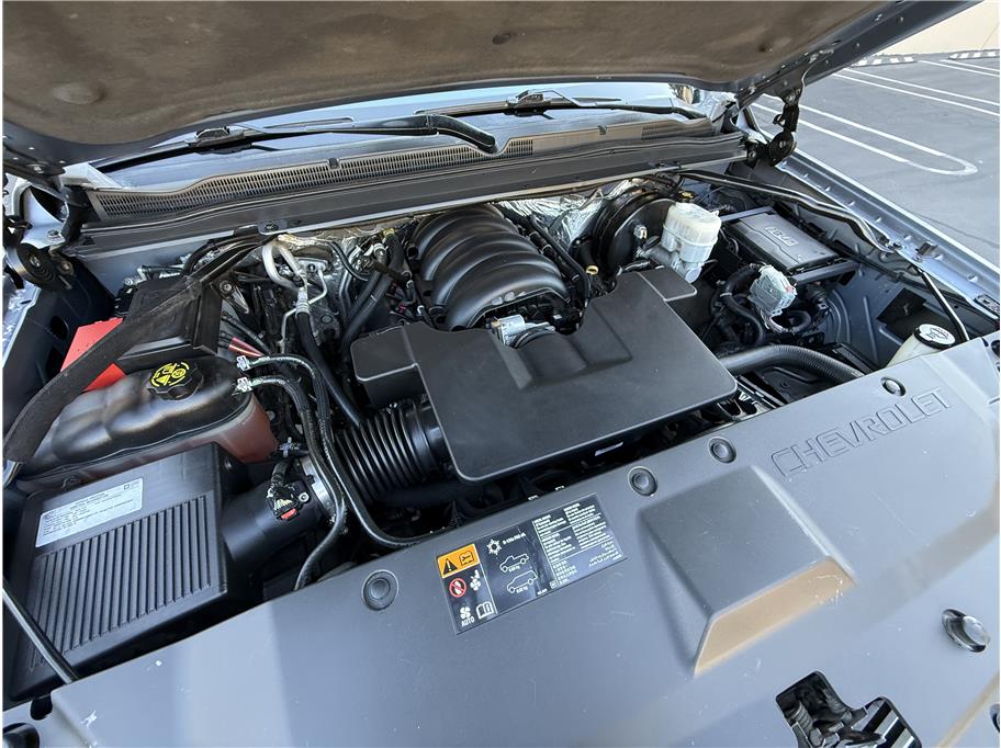 2016 Chevrolet Suburban LT photo 21
