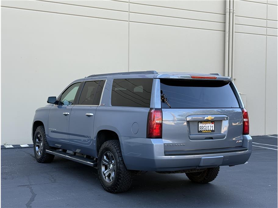 2016 Chevrolet Suburban LT photo 4