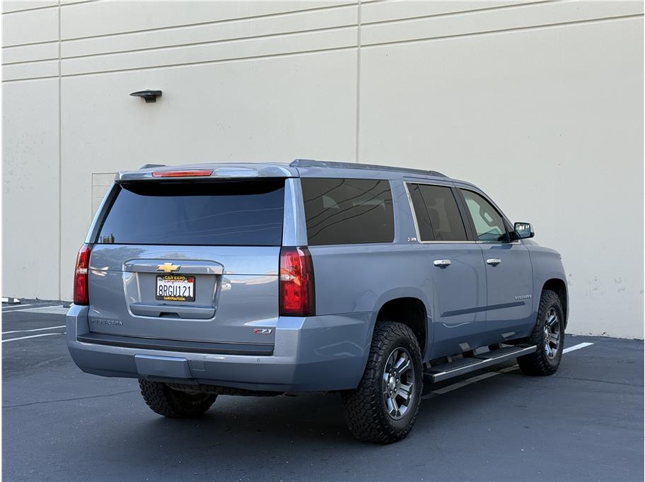 2016 Chevrolet Suburban LT photo 6