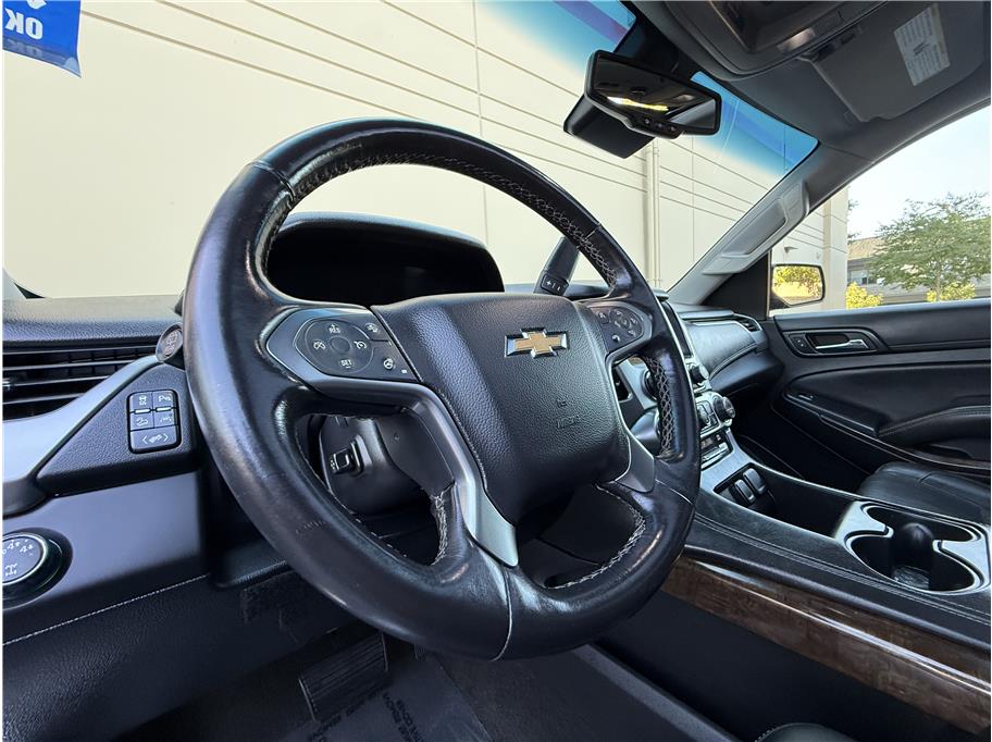 2016 Chevrolet Suburban LT photo 11