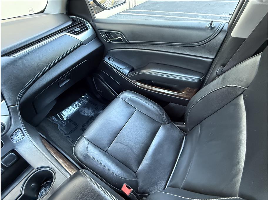 2016 Chevrolet Suburban LT photo 28