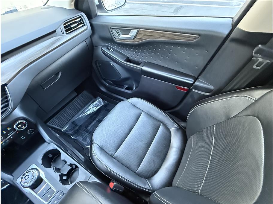 2020 Ford Escape Titanium Hybrid Sport photo 9