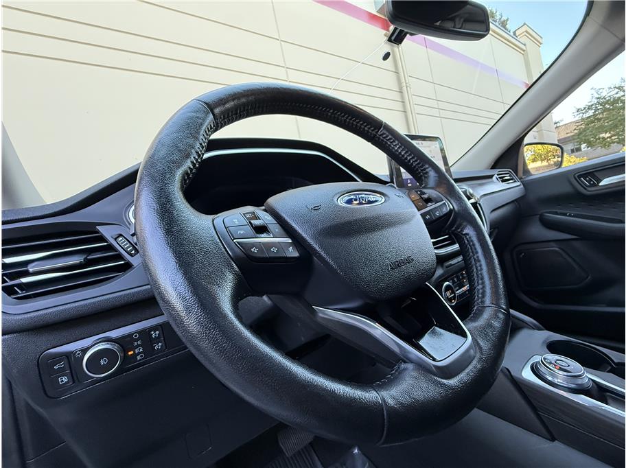 2020 Ford Escape Titanium Hybrid Sport photo 23