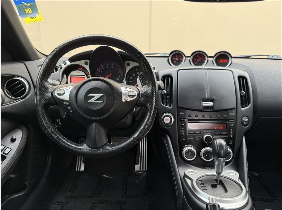 2009 Nissan 370Z Touring photo 11