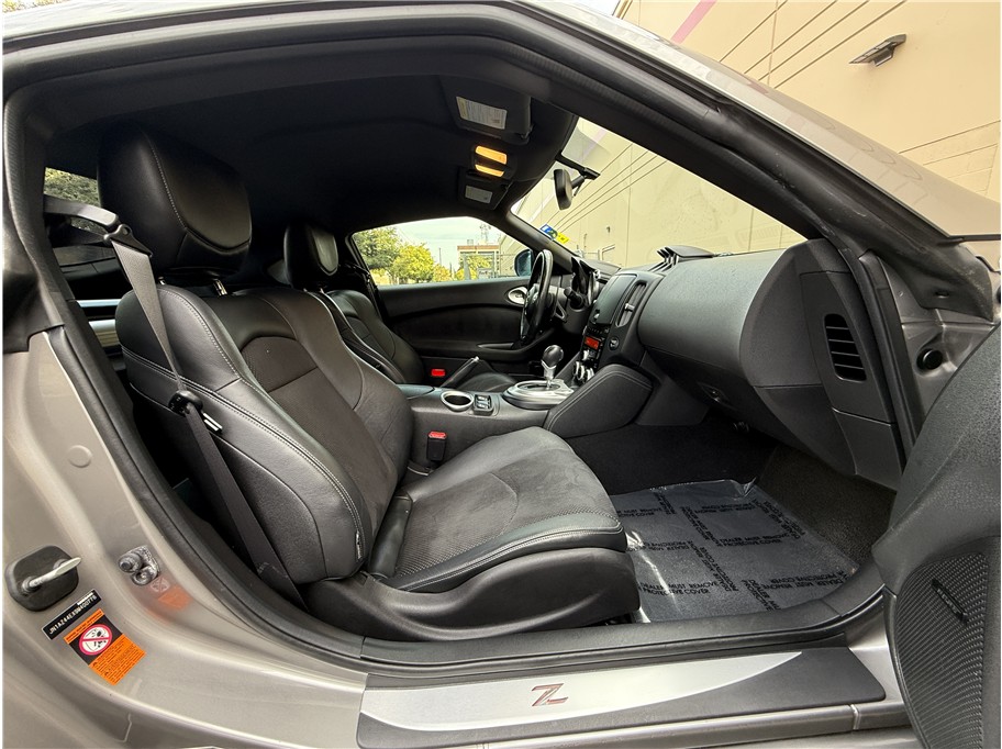 2009 Nissan 370Z Touring photo 14