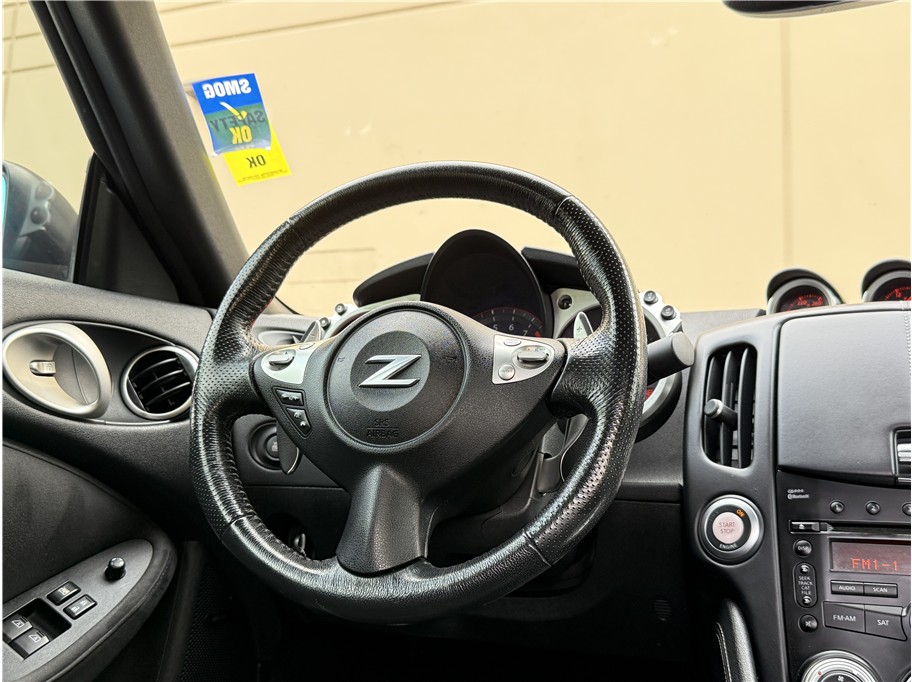 2009 Nissan 370Z Touring photo 9