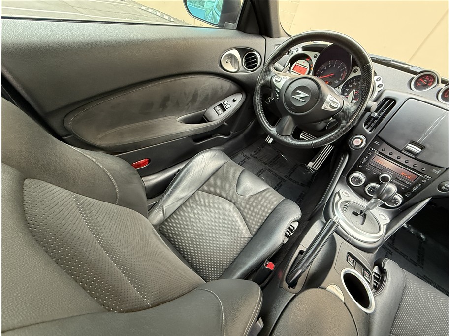 2009 Nissan 370Z Touring photo 7