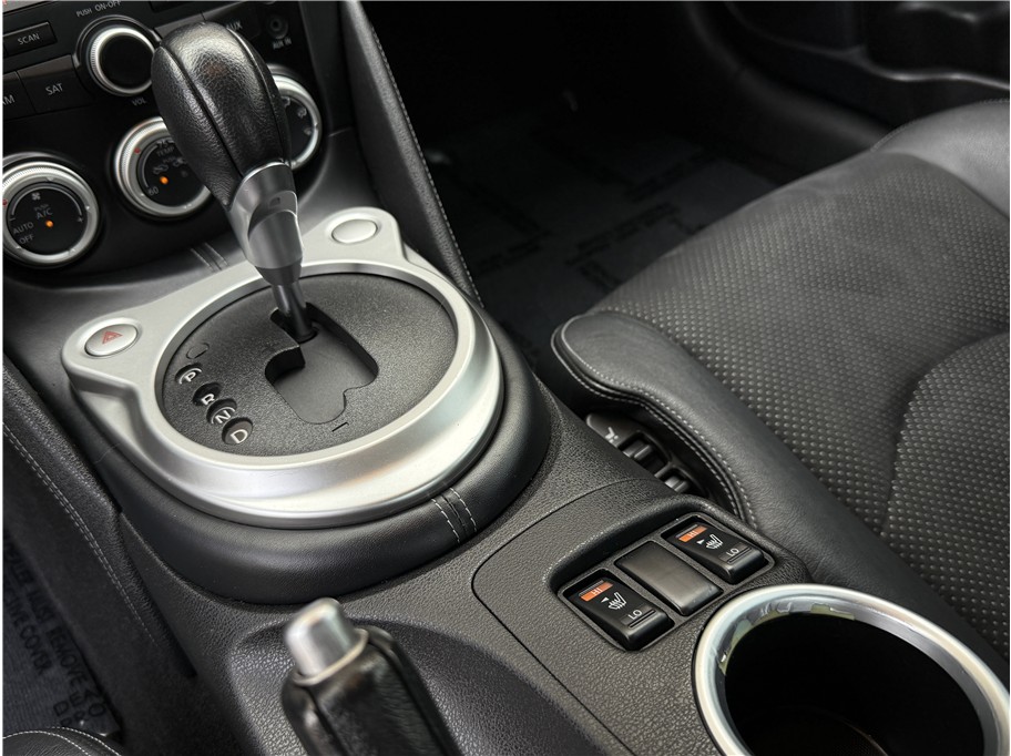 2009 Nissan 370Z Touring photo 10
